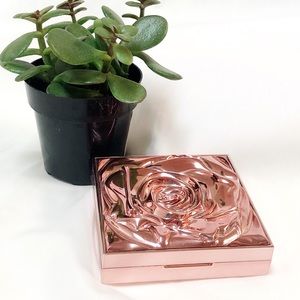 Smashbox + Vlada Petal Metal Highlighter